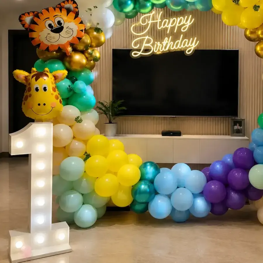 Jungle-themed birthday setup — photo 2
