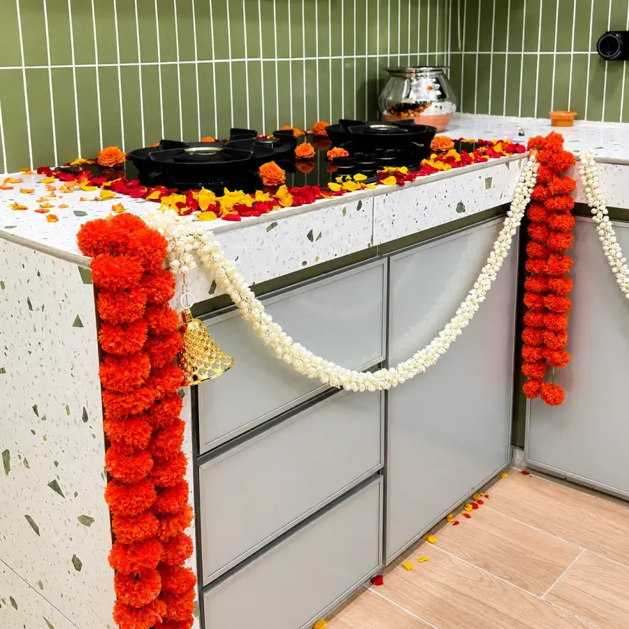 Traditional Housewarming Flower Decoration — photo 3
